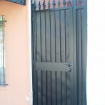 Simple Iron Screen Door with Spears